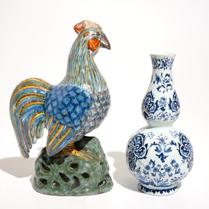 A polychrome Delft style rooster and a blue and white vase, Dèsvres, France, 19th C. — photo 4