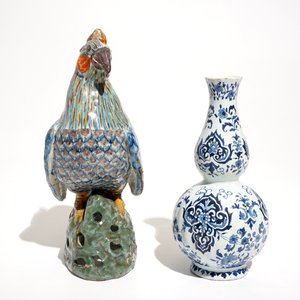 A polychrome Delft style rooster and a blue and white vase, Dèsvres, France, 19th C. — photo 5