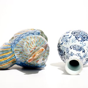 A polychrome Delft style rooster and a blue and white vase, Dèsvres, France, 19th C. — photo 6