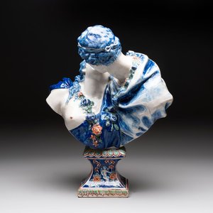 A polychrome Delft-style 'The Kiss' group after Jean Antoine Houdon (1741-1828), Samson, Paris, 19th C. — 照片 1