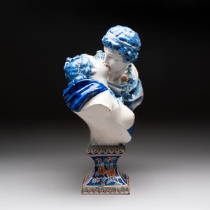 A polychrome Delft-style 'The Kiss' group after Jean Antoine Houdon (1741-1828), Samson, Paris, 19th C. — 照片 4