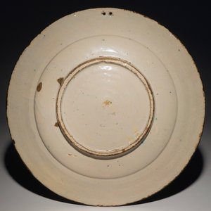 A polychrome dish with a Roman emperor on horseback, poss. Spanish, Barcelona, 17/18th C. — photo 2