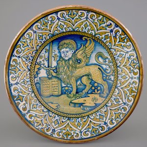 A polychrome dish with the Lion of Saint Mark, Deruta, ca. 1540 — photo 1