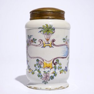 A polychrome Dutch Delft albarello-shaped pharmacy drug jar, 18th C. — photo 1