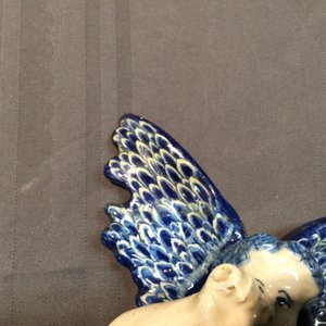 A polychrome Dutch Delft allegorical model of the angel 'Fame', 18th C. — photo 6