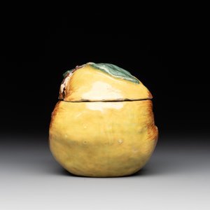 A polychrome Dutch Delft apple-form box and cover, 18th C. — foto 4
