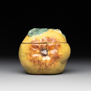 A polychrome Dutch Delft apple-form box and cover, 18th C. — foto 5