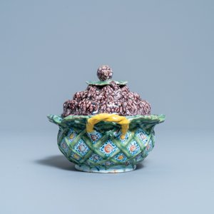 A polychrome Dutch Delft 'berry' tureen and cover on stand, 18th C. — photo 7