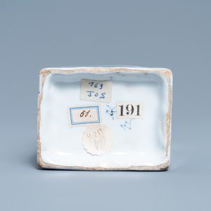 A polychrome Dutch Delft black- and gilt-enhanced tea caddy, late 17th C. — 照片 7