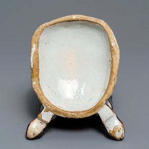A polychrome Dutch Delft 'Bobbejak' rope twist handle cistern, 18th C. — photo 6
