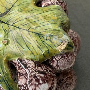 A polychrome Dutch Delft 'bunch of grapes' box and cover, 18th C. — 照片 20