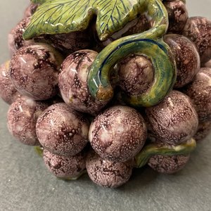 A polychrome Dutch Delft 'bunch of grapes' box and cover, 18th C. — 照片 9