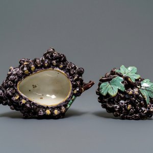 A polychrome Dutch Delft 'bunch of grapes' tureen and cover, 18th C. — photo 6