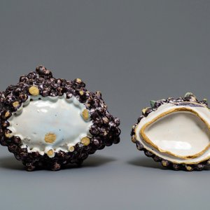 A polychrome Dutch Delft 'bunch of grapes' tureen and cover, 18th C. — photo 7
