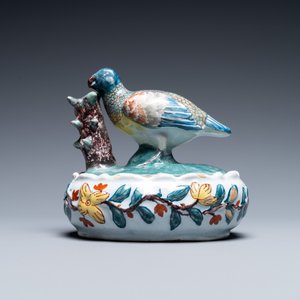 A polychrome Dutch Delft butter tub and cover with a bird, 18th C. — photo 2