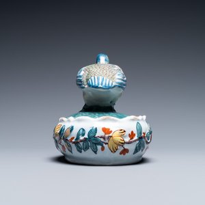 A polychrome Dutch Delft butter tub and cover with a bird, 18th C. — photo 5