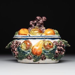 A polychrome Dutch Delft butter tub in the shape of various fruits, 18th C. — photo 2