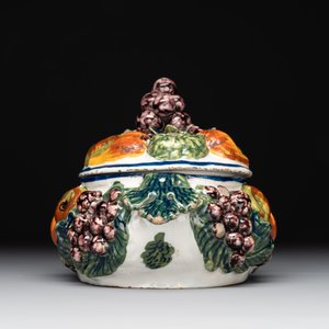A polychrome Dutch Delft butter tub in the shape of various fruits, 18th C. — photo 3