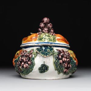 A polychrome Dutch Delft butter tub in the shape of various fruits, 18th C. — photo 5