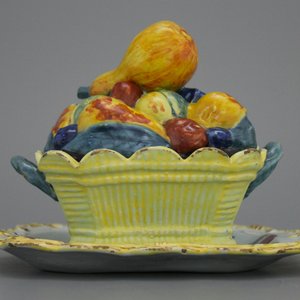 A polychrome Dutch Delft butter tub modelled after a fruit basket, 18th C. — photo 1