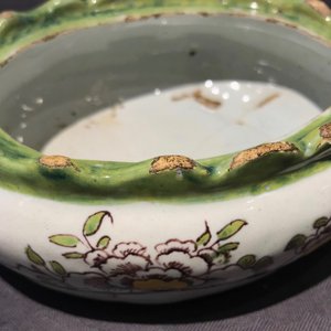 A polychrome Dutch Delft butter tub with a dog, 18th C. — 照片 9