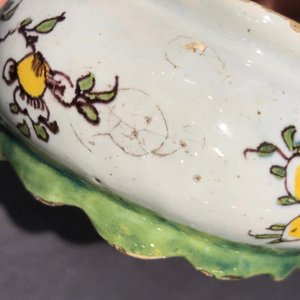 A polychrome Dutch Delft butter tub with a dog, 18th C. — 照片 10