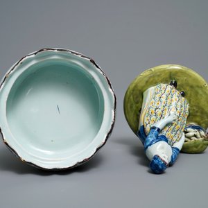 A polychrome Dutch Delft butter tub with a lady selling vegetables, 18th C. — photo 7