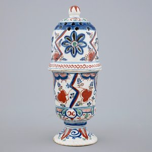 A polychrome Dutch Delft caster with lightning decoration, late 17th C. — 照片 2
