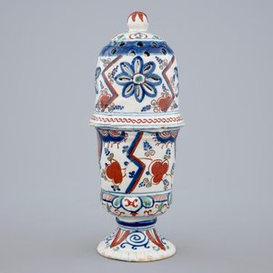 A polychrome Dutch Delft caster with lightning decoration, late 17th C. — 照片 4