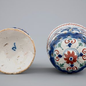 A polychrome Dutch Delft caster with lightning decoration, late 17th C. — 照片 6