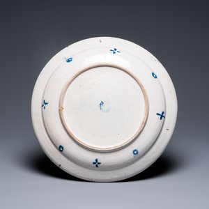 A polychrome Dutch Delft charger with a violinist, 1st half 18th C. — 照片 2