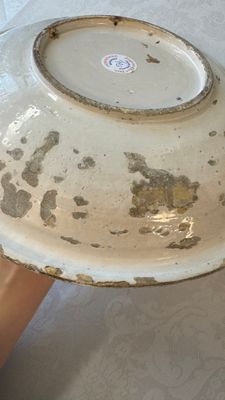 A polychrome Dutch Delft chinoiserie dish with flower vases, a bird and insects — photo 14