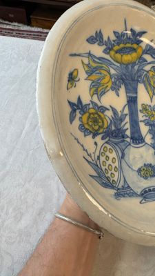 A polychrome Dutch Delft chinoiserie dish with flower vases, a bird and insects — photo 9