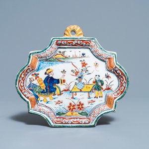 A polychrome Dutch Delft chinoiserie plaque, dated 1752 — 照片 1