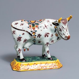 A polychrome Dutch Delft cow on base with frogs, 18th C. — photo 1