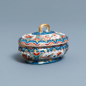 A polychrome Dutch Delft doré spice box and cover, 18th C. — photo 1