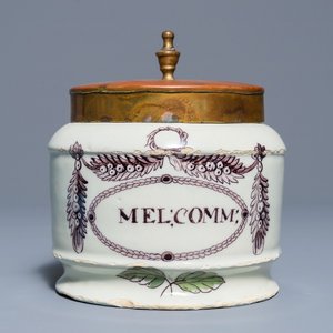 A polychrome Dutch Delft drug jar with brass lid, early 19th C. — 照片 1