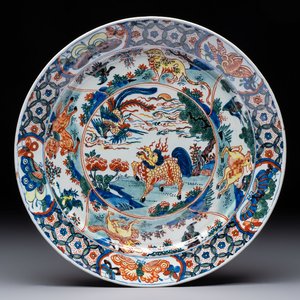 A polychrome Dutch Delft famille verte-style 'qilin and phoenix' dish, 18th C. — 照片 1