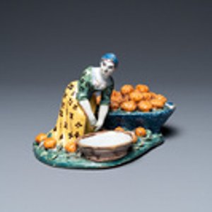 A polychrome Dutch Delft figure of a fruit seller with a small tureen, 18th C. — 照片 2