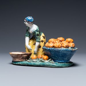 A polychrome Dutch Delft figure of a fruit seller with a small tureen, 18th C. — 照片 4