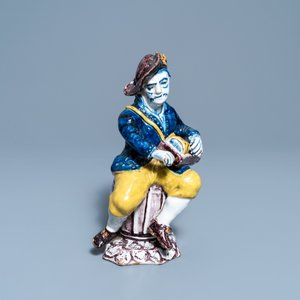 A polychrome Dutch Delft figure of a hurdy-gurdy player, 18th C. — photo 2