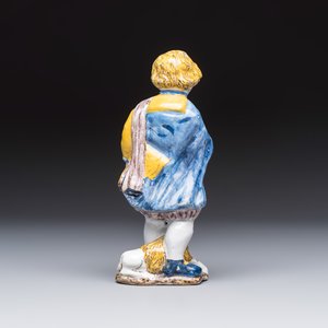 A polychrome Dutch Delft figure of a hurdy-gurdy player with a dog — 照片 4