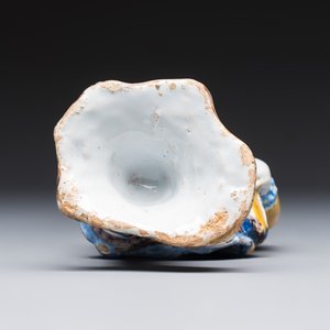 A polychrome Dutch Delft figure of a hurdy-gurdy player with a dog — 照片 7