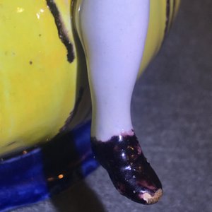A polychrome Dutch Delft figure of a man on a barrel, 18th C. — 照片 8
