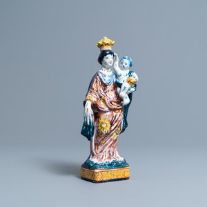 A polychrome Dutch Delft figure of the Madonna with child, 18th C. — photo 1