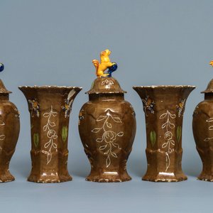 A polychrome Dutch Delft five-piece 'capucin brown-ground' garniture, 18th C. — photo 3