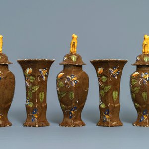 A polychrome Dutch Delft five-piece 'capucin brown-ground' garniture, 18th C. — photo 4