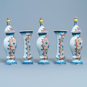 A polychrome Dutch Delft five-piece garniture with chicken-shaped finials, 18th C. — 照片 4