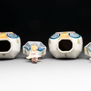 A polychrome Dutch Delft five-piece garniture with the portrait of William I of The Netherlands, early 19th C. — photo 12