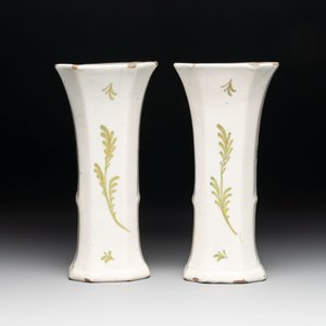 A polychrome Dutch Delft five-piece garniture with the portrait of William I of The Netherlands, early 19th C. — photo 4